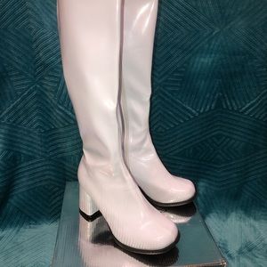 Ellie white gogo boots size 6